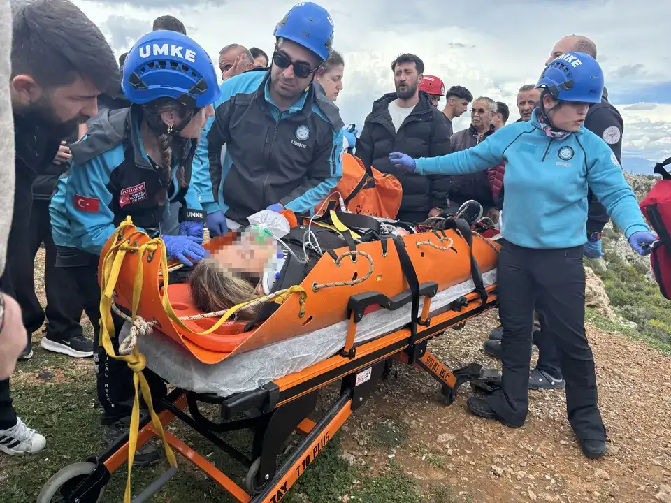 Genç Kadın Kepez'de 20 Metrelik Kayalıklardan Düştü 9